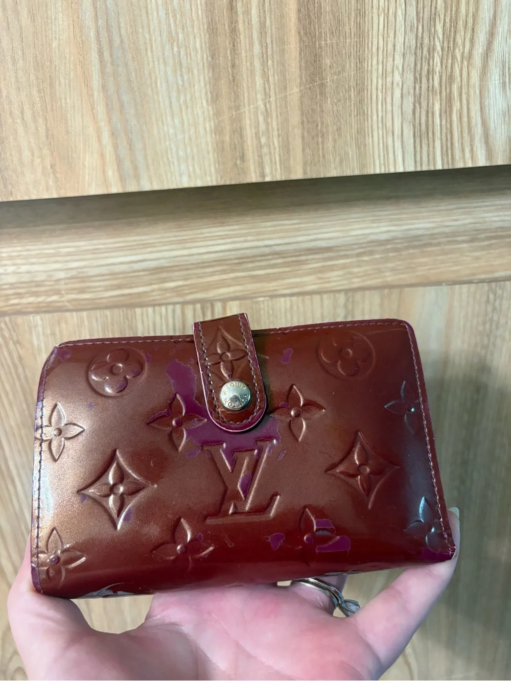 Authentic Louis Vuitton Monogram Vernis kisslock Wallet Burgundy